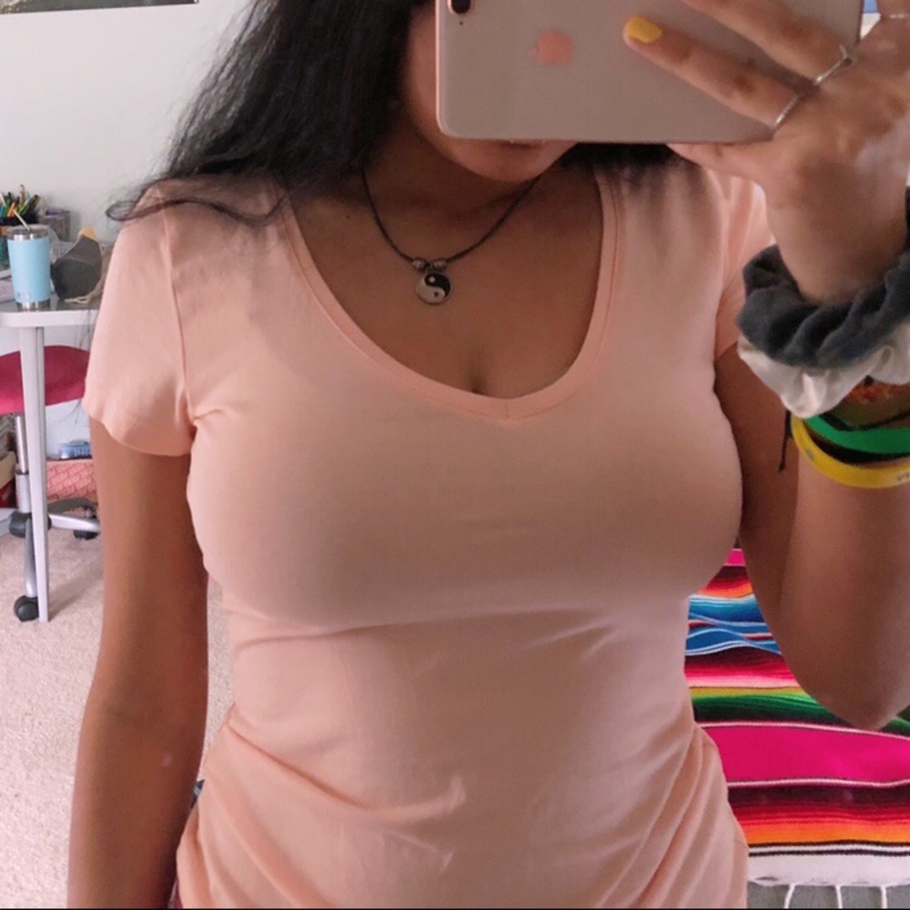 simple peach v neck shirt 🍑